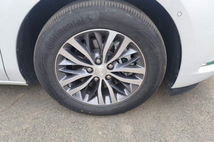 Used Buick GL8 2022 ES Landtrek 653T Luxury Edition Right Front Wheel Hub