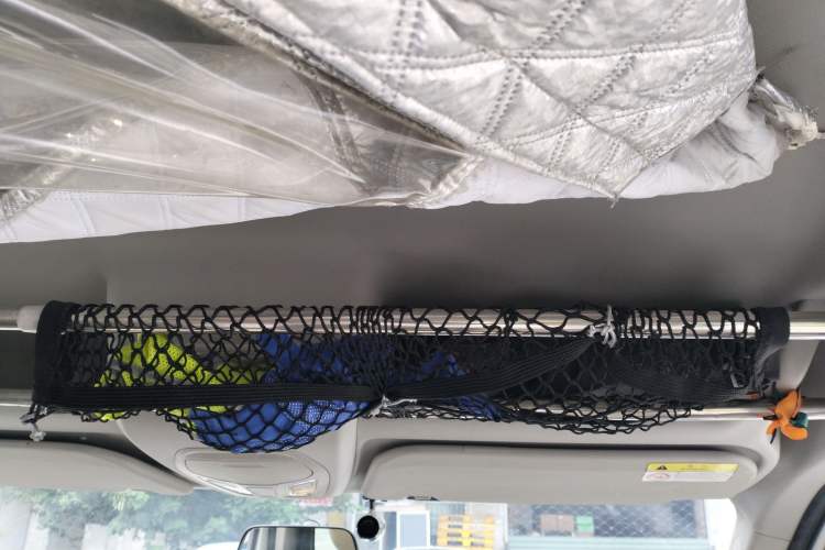 Used SAIC MAXUS Xintu V90 2020 2.0T Manual Yunjie Version Front-Wheel Drive with Single Rear Tire Short Wheelbase High-Roof Design 6-Seater
