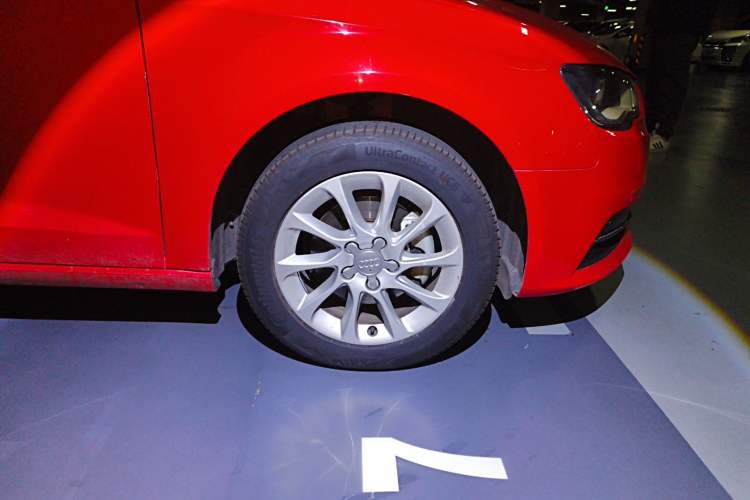 Used Audi A3 2014 Sportback 35 TFSI Automatic Style Edition Right Front Wheel Hub