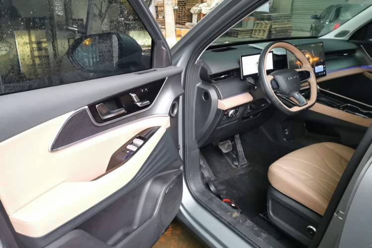 Used Chery Tiggo 8 L 2024 2.0T Two-Wheel Drive Prestige Version 5 Seats