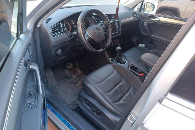 Used Volkswagen Tiguan L 2018 330TSI Automatic Two-Wheel Drive Luxury Edition Driver Seat