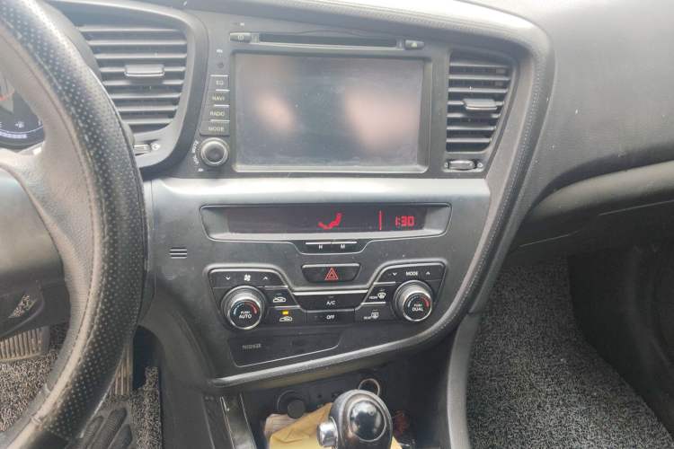 Used Kia K5 2011 2.0L Automatic DLX Audio And AC Panel