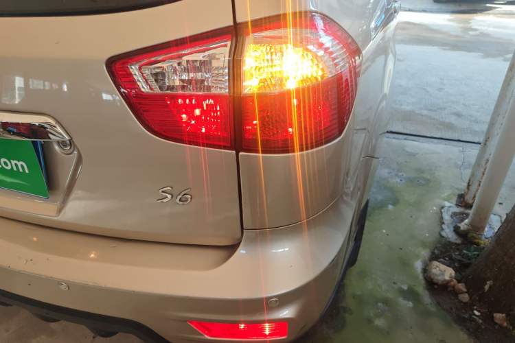 Used BYD S6 2014 2.0L Manual Luxury 5-Seater