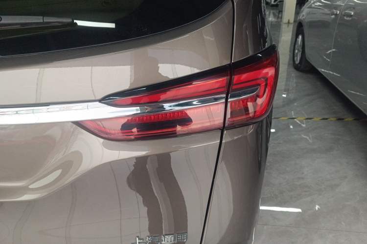 Used Buick GL8 2023 Facelifted Land Cruiser Executive Luxury Version
