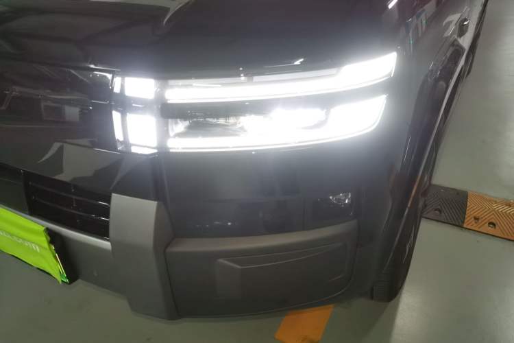 Used Formula Leopard Tai 7 2025 Model 190 km Four-Wheel Drive Ultra Edition Left Front Headlight