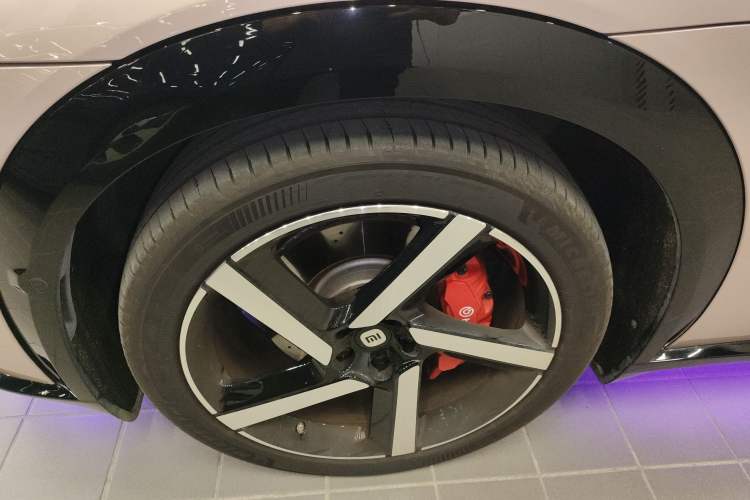 Used Xiaomi Auto YU7 2025 Ultra-Long Range High-Performance All-Wheel-Drive Max Edition