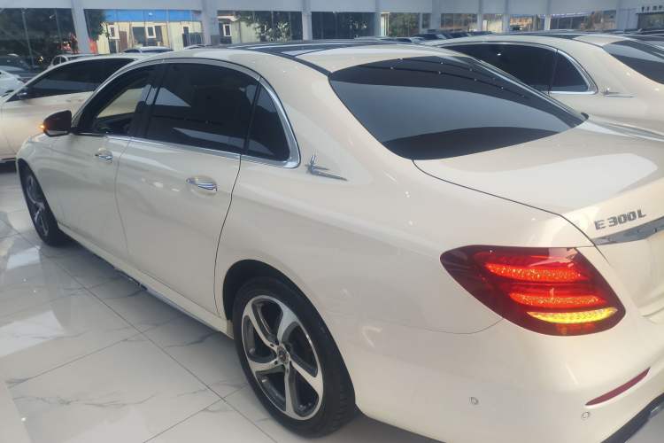 Used Mercedes-Benz E-Class 2018 E 300 L Sporty and Stylish Model
