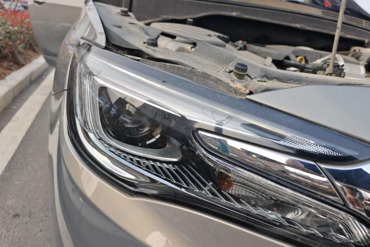 Used Buick GL6 2018 18T 6-Seater Elite Model Right Front Headlight