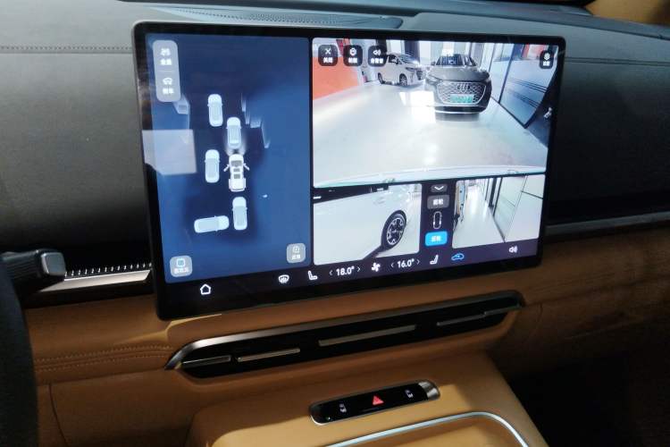 Used VOYAH Dream 2025 PHEV Four-Wheel Drive Excellence Qiankun Edition
