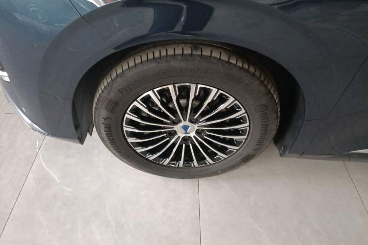 Used Denza D9 2025 DM-i Intelligent Drive 1020 Four-Wheel Drive Prestige Model
