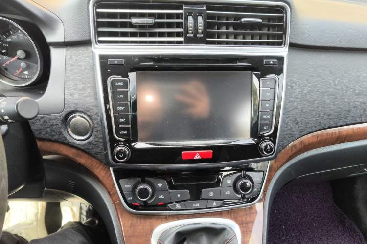 Used Haval H6 2015 Sport Edition 1.5T Manual Two-Wheel Drive Elite Model Audio And AC Panel