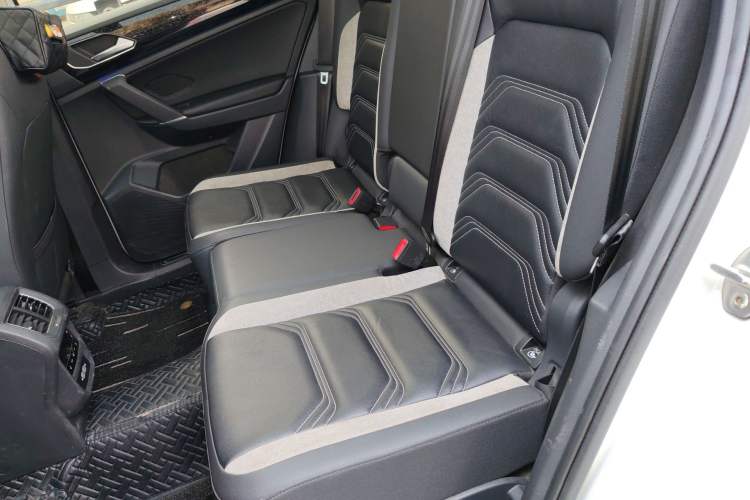 Used Volkswagen Tayron GTE Plug-in Hybrid 2022 1.4T Luxury Edition Left Rear Seat