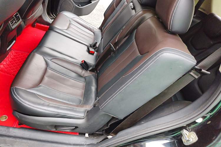 Used Dongfeng Fengon 580 2017 1.5T CVT Smart Connectivity Model Left Rear Seat