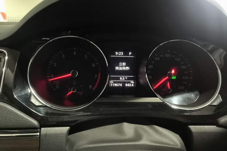 Used Volkswagen Sagitar 2015 230TSI Automatic Luxury Model
