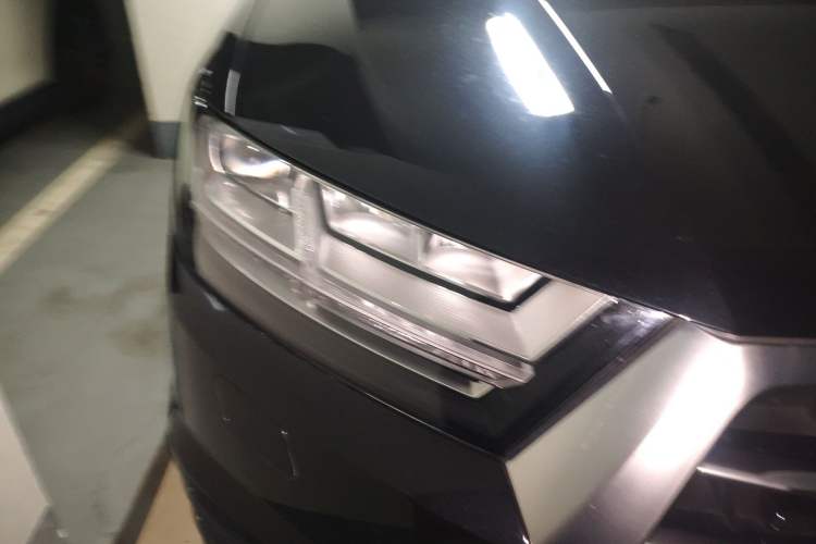 Used Audi Q7  Right Front Headlight