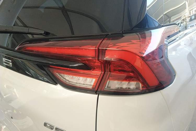 Used SAIC MAXUS G50 2023 PLUS 1.5T Automatic Escort Edition Right Rear Taillight