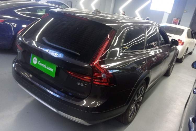 Used Volvo V90 2022 Cross Country B5 AWD Smart Range Edition