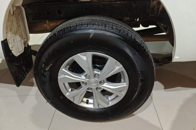 Used Dongfeng Ruichi 6 2023 Revised Version 2.3T Manual Two-Wheel Drive Diesel Standard Trim with Long Cargo Bed
