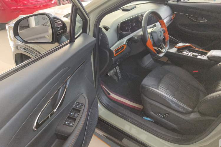 Used CHANGAN UNI-T 2022 1.5T Sport Edition Premium Version Interior 3