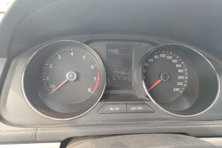 Used Volkswagen Lavida 2015 1.6L Automatic Comfort Edition
