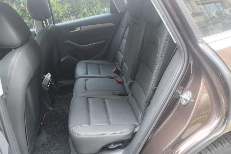 Used Audi Q5 2013 40 TFSI Ambition Left Rear Seat