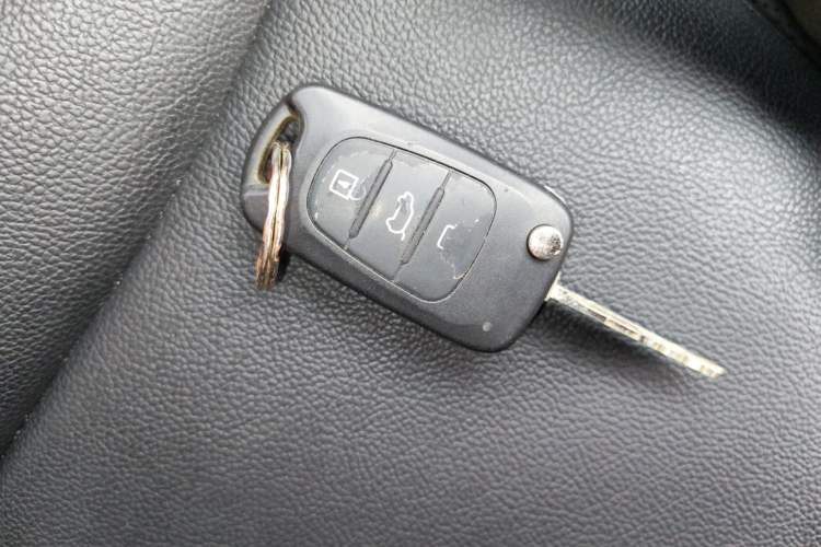Used Kia K2 2015 Sedan 1.4L MT GLS Vehicle Key