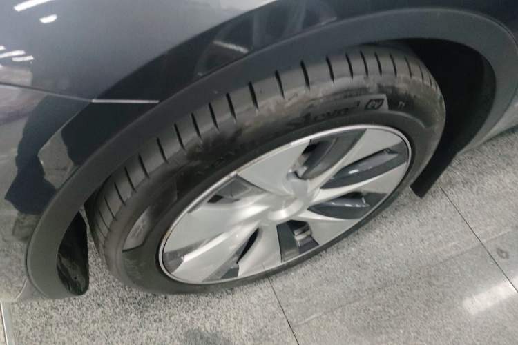 Used Tesla Model Y 2023 Long-Range All-Wheel-Drive Version Exterior 4