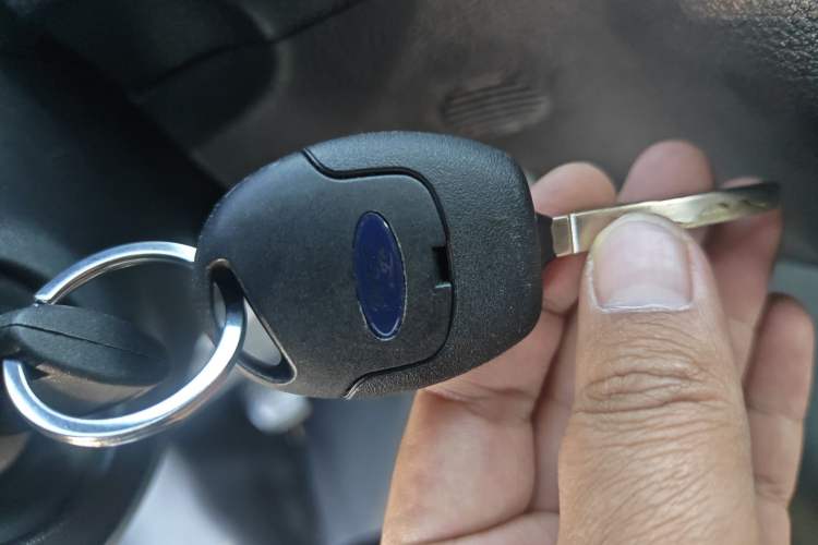 Used Ford Transit 2019 2.0T Diesel Multi-Purpose Commercial Vehicle Mid-Drive Mid-Roof 6-Seater China VI Standard
