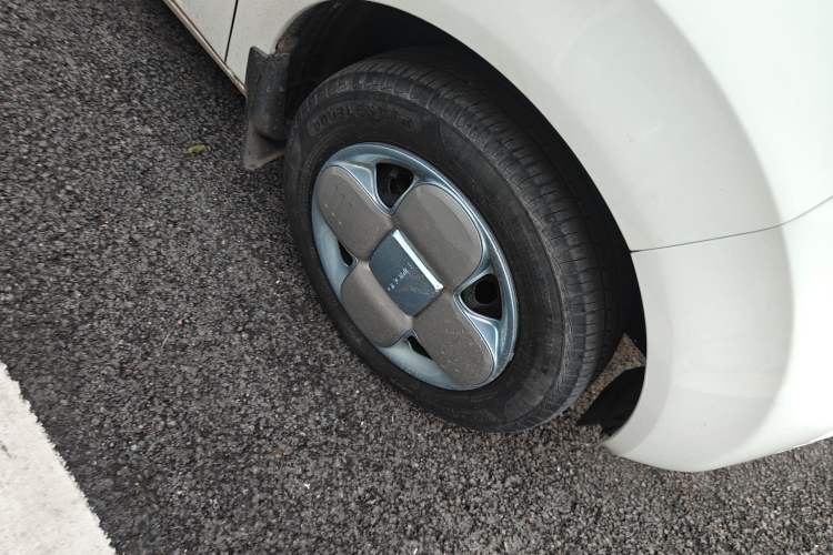 Used Geely Galaxy Panda 2024 Panda Mini 200km Endurance Bear Right Front Wheel Hub