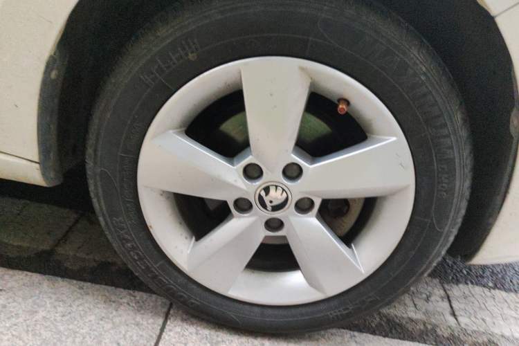 Used Skoda Rapid 2015 1.4L Manual Enjoyment Model
