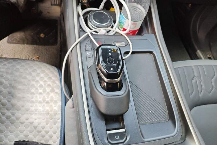 Used Ford Edge 2023 Ford Explorer L 2.0T EcoBoost E-Hybrid Two-Wheel Drive 7-Seater Luxury Model Gear Lever