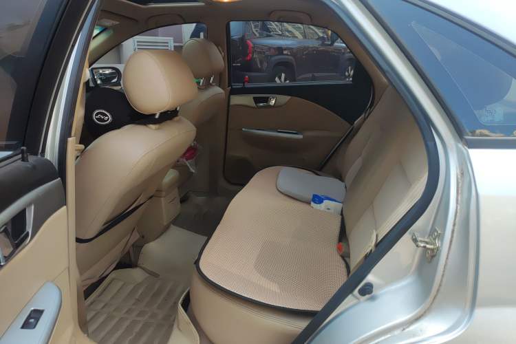 Used Buick Excelle 2011 1.6 LX-MT Left Rear Seat