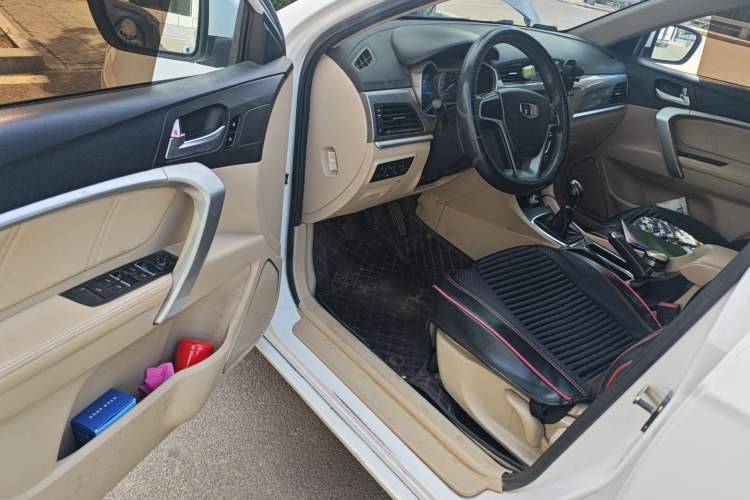 Used Geely Auto Emgrand 2017 Sedan Million Edition 1.5L Manual Luxury Model Driver Seat