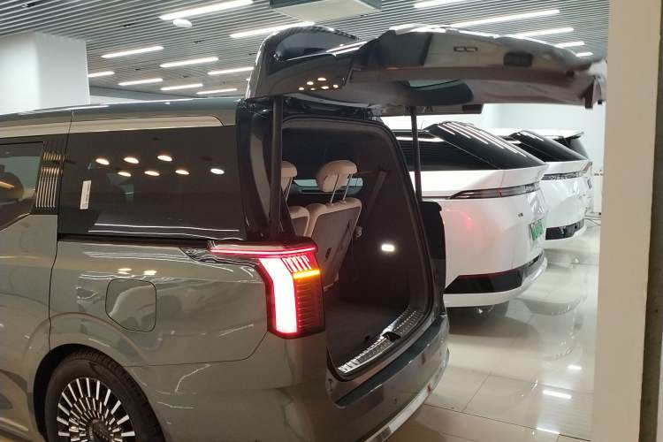 Used Zeekr 009 2024 Six-Seat Executive Version 4WD 108 kWh
