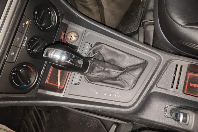 Used Volkswagen Lavida 2015 1.6L Automatic Fashion Edition
