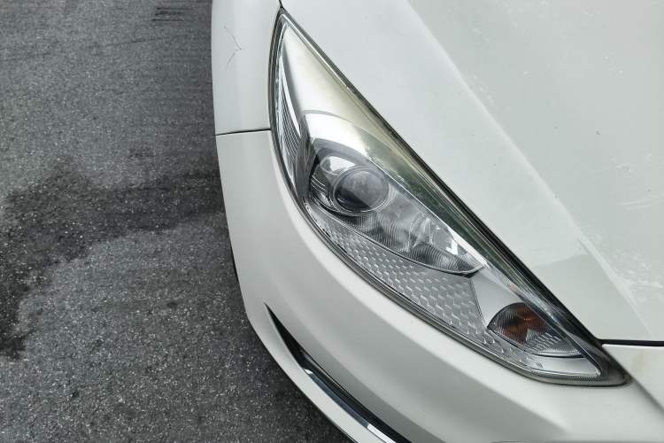 Used Ford Focus 2017 Hatchback EcoBoost 125 Automatic - Ultra-Powerful Style Edition with Smart Drive Features Right Front Headlight