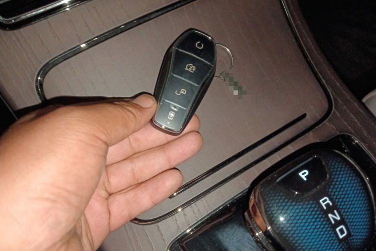 Used BYD Han 2025 EV with 701 km of Laser Radar-Enabled Intelligent Driving Vehicle Key