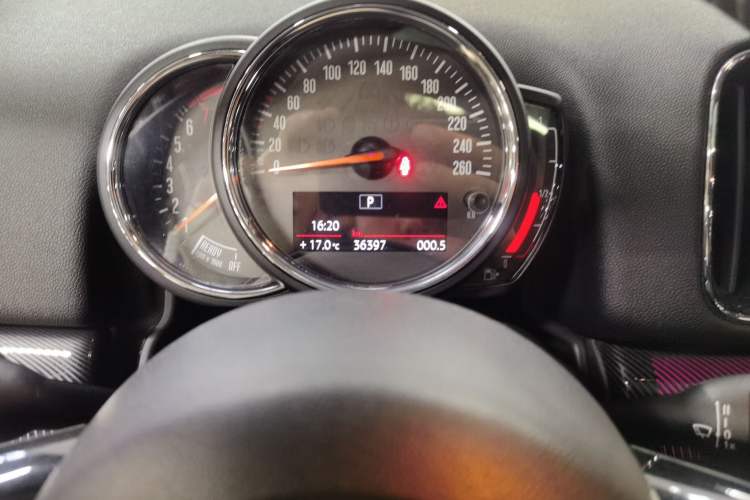 Used MINI Countryman 2019 2.0T COOPER S ALL4 Artist Odometer Close Up