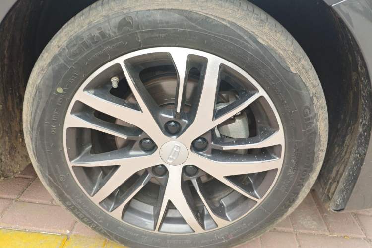 Used Geely Auto Emgrand 2023 4th Generation Champion Edition 1.5L CVT Luxury Model Right Front Wheel Hub