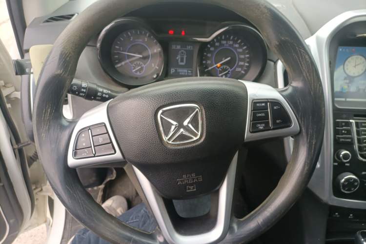 Used JMC Yusheng S350 2013 2.4T Automatic 2WD Diesel Luxury Edition 5 Seats
