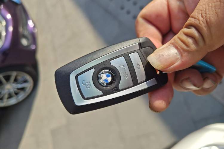 Used BMW 3 Series 2013 320i Sport Edition Interior 1