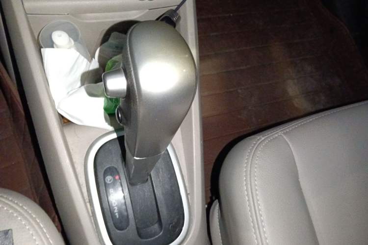 Used Venucia R50 2015 1.6L Automatic Luxury Edition
