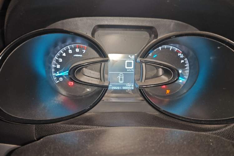 Used Dongfeng Aeolus AX7 2015 2.0L Manual Zhiyue Model
