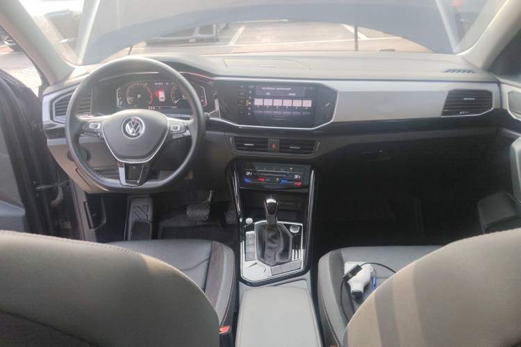 Used Volkswagen Tayron 2021 330TSI Two-Wheel-Drive 3rd Anniversary Limited Edition Interior 2