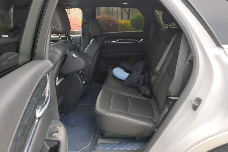 Used Cadillac XT5 2022 2.0T Two-Wheel Drive Luxury Version Left Rear Seat