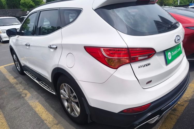 Used Hyundai Santa Fe 2013 Revised Version 2.4L Automatic All-Wheel Drive Luxury Trim