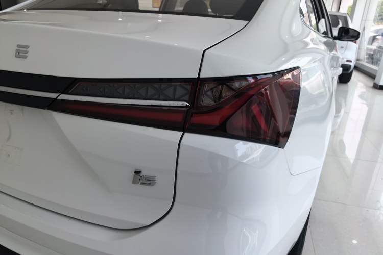 Used Roewe i5 2026 Model 1.5L CVT Luxury Version