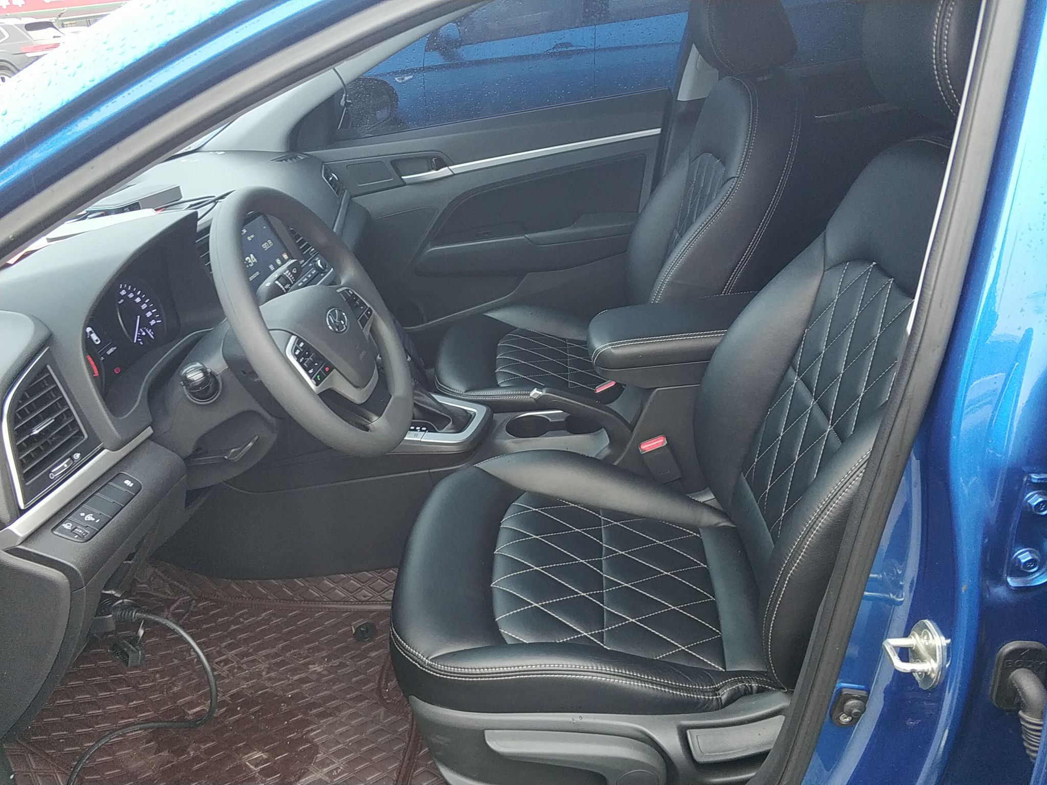 Переднее сиденье в автомобиле