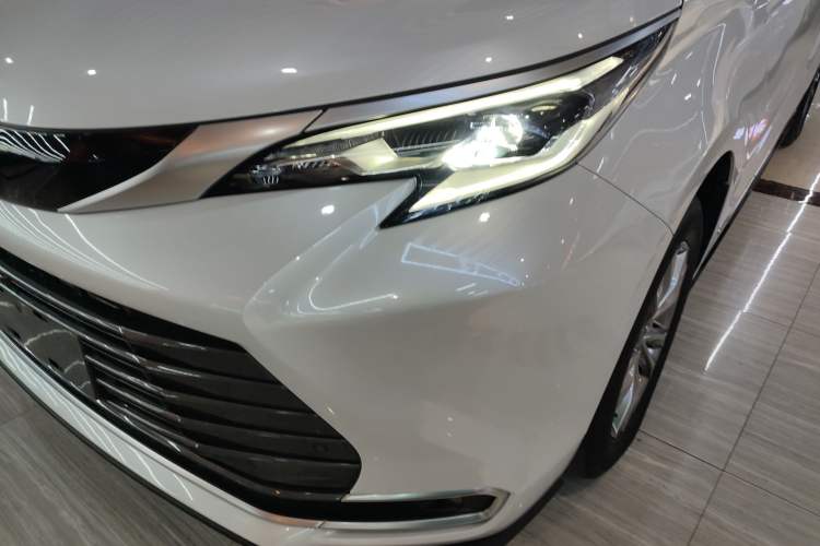 Used Toyota SIENNA 2024 2.5L Hybrid Four-Wheel Drive Prestige Edition Left Front Headlight