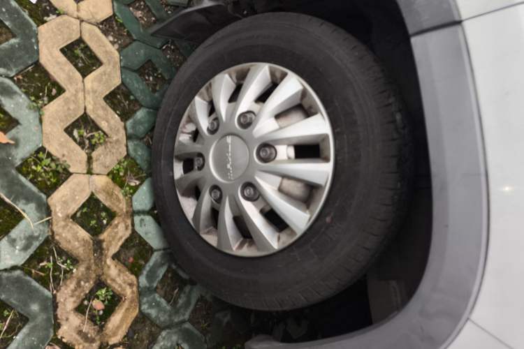 Used SAIC MAXUS Xintu V90 2020 2.0T AMT Yunjie Edition Front-Wheel Drive Rear Single Tire Short Wheelbase High Roof 6-Seater
